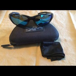 W-2+ Valor WX EN166S 61🔲18 124 Black Sunglasses